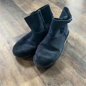 Ugg navy blue slouchy perforated low boots